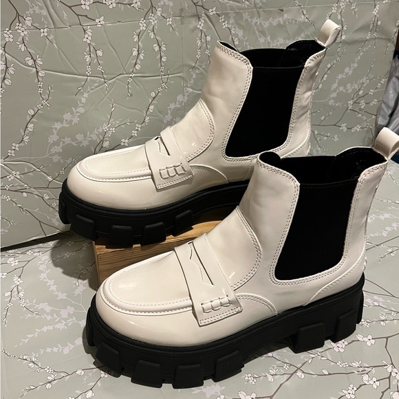 Circus NY Dia White & Black Chelsea Boot Women’s Size 7.5 New! - Picture 6 of 10